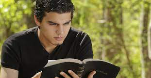 José comienza a leer la Biblia